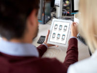 Concepteurs Web avec interface utilisateur sur tablette